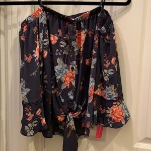 Gorgeous Floral Off the shoulder top!